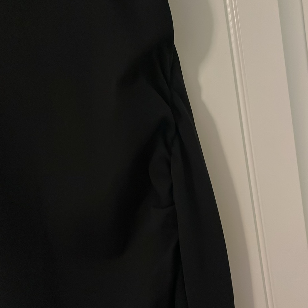NWT black fitted dress sleeveless cinching on the side - Picture 6 of 8